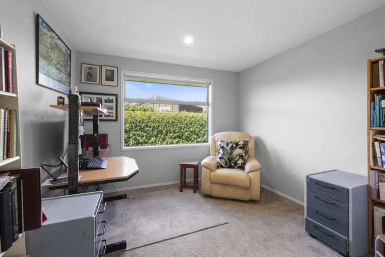 Photo of property in 8 Wentworth Lane, Waiwhakaiho, New Plymouth, 4312