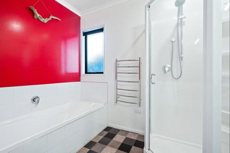 Photo of property in 3a Marchant Place, Westown, New Plymouth, 4310