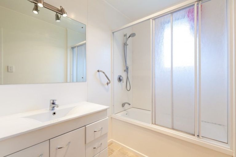 Photo of property in 19 Regent Place, Blagdon, New Plymouth, 4310