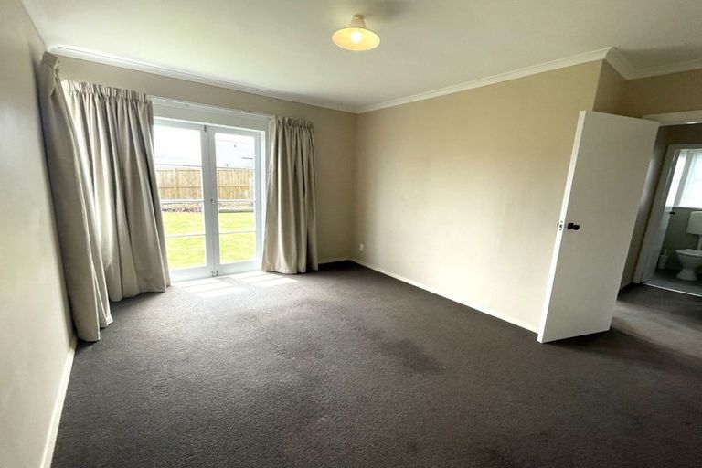 Photo of property in 4 Holford Street, Westown, New Plymouth, 4310