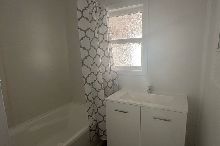 Photo of property in 1/49 Clevedon Road, Papakura, 2110