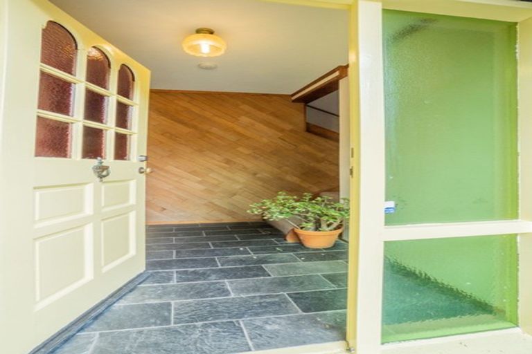 Photo of property in 1/107 Konini Road, Titirangi, Auckland, 0604