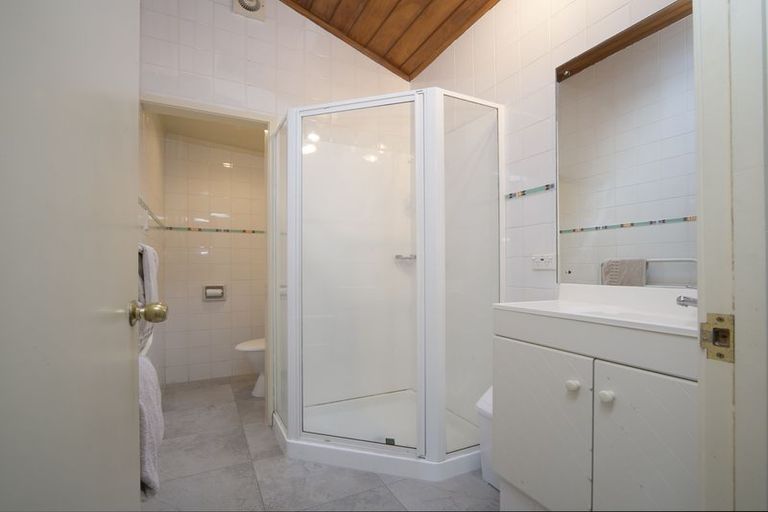 Photo of property in 19 Cascade Avenue, Waiatarua, Auckland, 0604