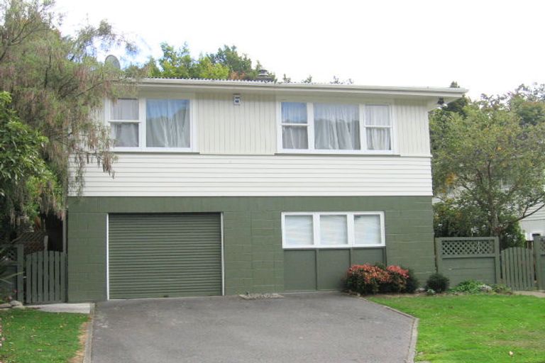 Photo of property in 16 Deller Grove, Silverstream, Upper Hutt, 5019