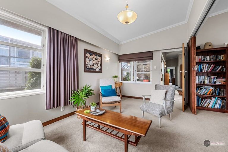 Photo of property in 37 Normandale Road, Normandale, Lower Hutt, 5010