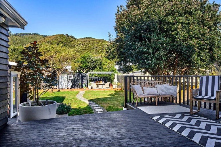 Photo of property in 147 Marine Parade, Eastbourne, Lower Hutt, 5013