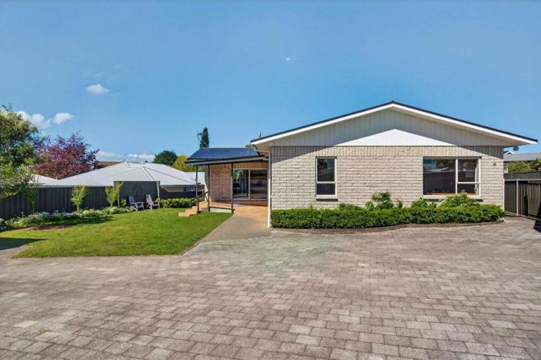 Photo of property in 16 Brookvale Road, Havelock North, 4130
