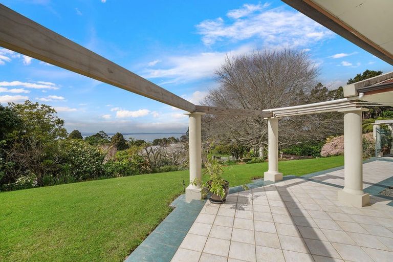 Photo of property in 9 Laingholm Drive, Laingholm, Auckland, 0604