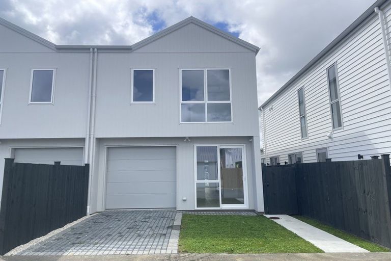 Photo of property in 6 Yellow Pear Lane, Karaka, 2578