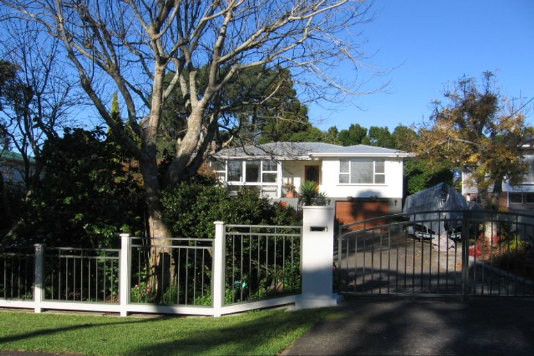 Photo of property in 6 Bridge Avenue, Te Atatu South, Auckland, 0610