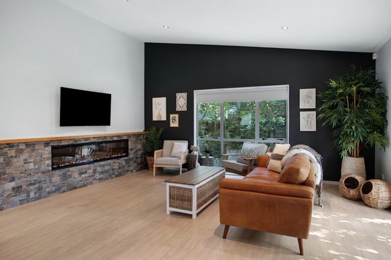 Photo of property in 5a Collingwood Road, Waiuku, 2123