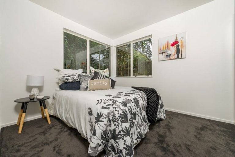 Photo of property in 2/42 Holland Road, Hillcrest, Auckland, 0627