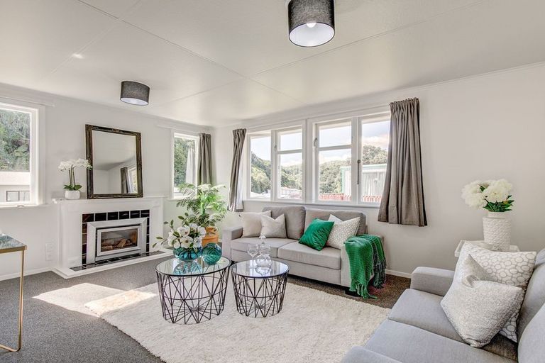 Photo of property in 57 Rangituhi Crescent, Takapuwahia, Porirua, 5022