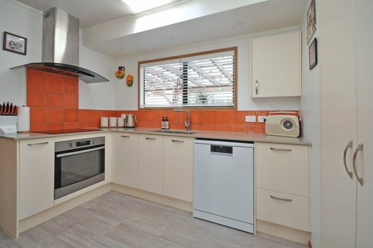 Photo of property in 1/18 Manuwai Road, Torbay, Auckland, 0630