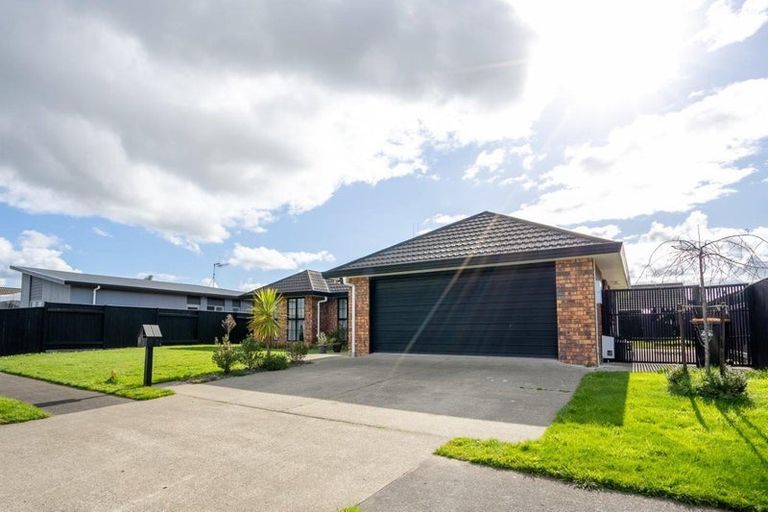 Photo of property in 33 Geneva Terrace, Kelvin Grove, Palmerston North, 4414