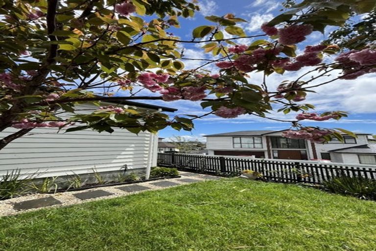 Photo of property in 2 Crompton Place, Orewa, 0931