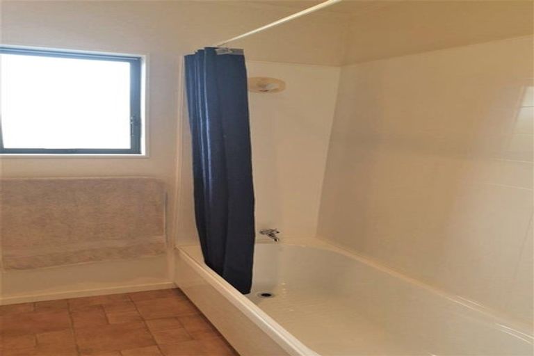 Photo of property in 25 Bermuda Place, One Tree Point, 0118