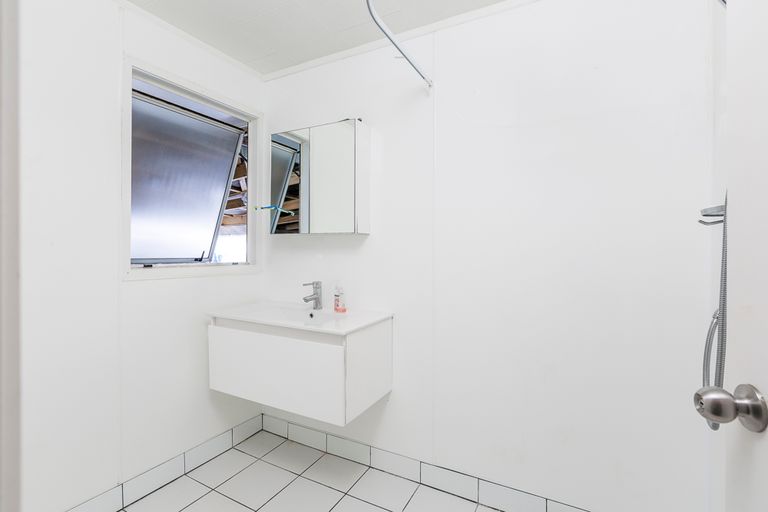 Photo of property in 12 Avro Place, Mangere, Auckland, 2022