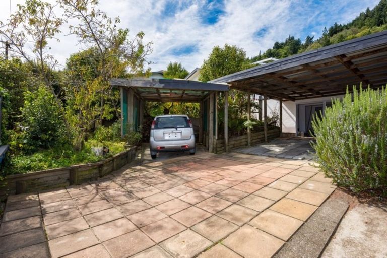 Photo of property in 81 Milton Terrace, Picton, 7220