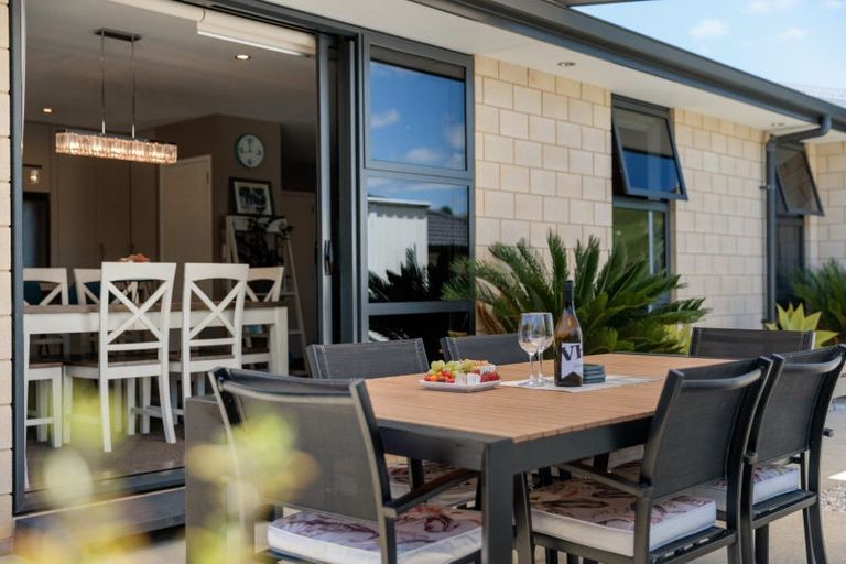 Photo of property in 135 Ballintoy Park Drive, Welcome Bay, Tauranga, 3175