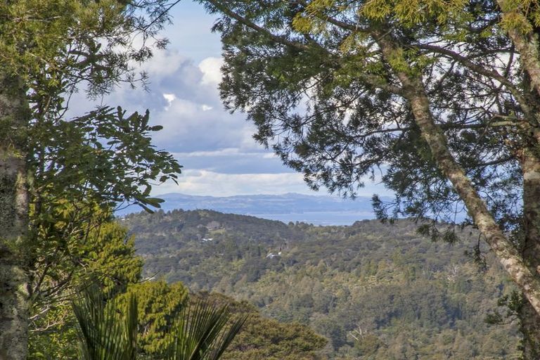 Photo of property in 19 Cascade Avenue, Waiatarua, Auckland, 0604