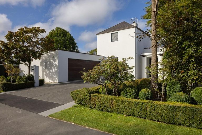 Photo of property in 2 Garden Road, Merivale, Christchurch, 8014