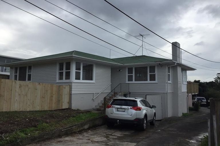 Photo of property in 1/176 Chivalry Road, Glenfield, Auckland, 0629