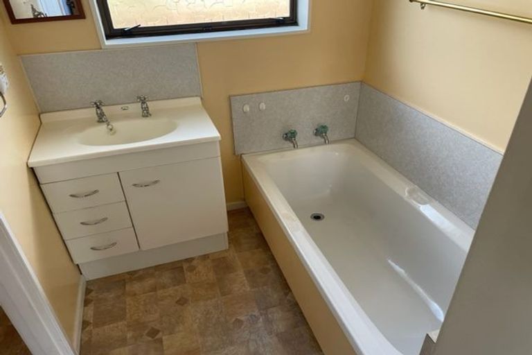 Photo of property in 39 Dunbarton Street, Redwood, Christchurch, 8051