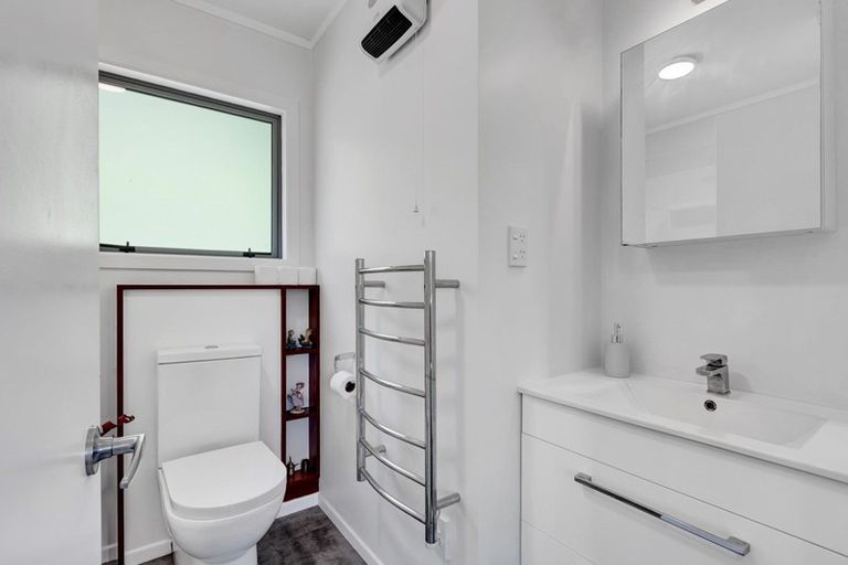 Photo of property in 31 Beaumont Crescent, Frankleigh Park, New Plymouth, 4310