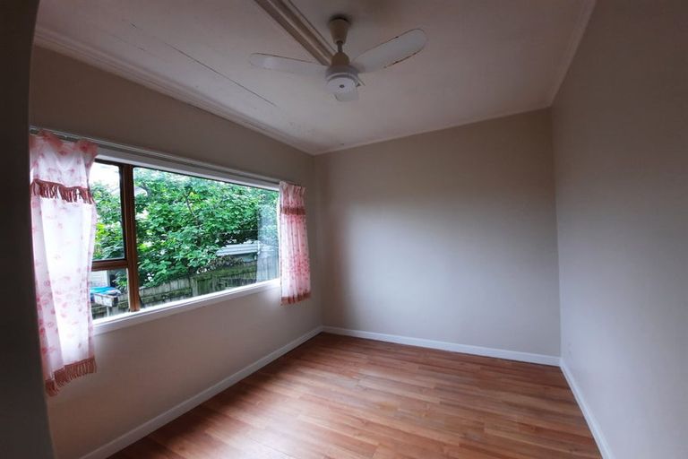 Photo of property in 2a Valdale Road, Henderson, Auckland, 0610