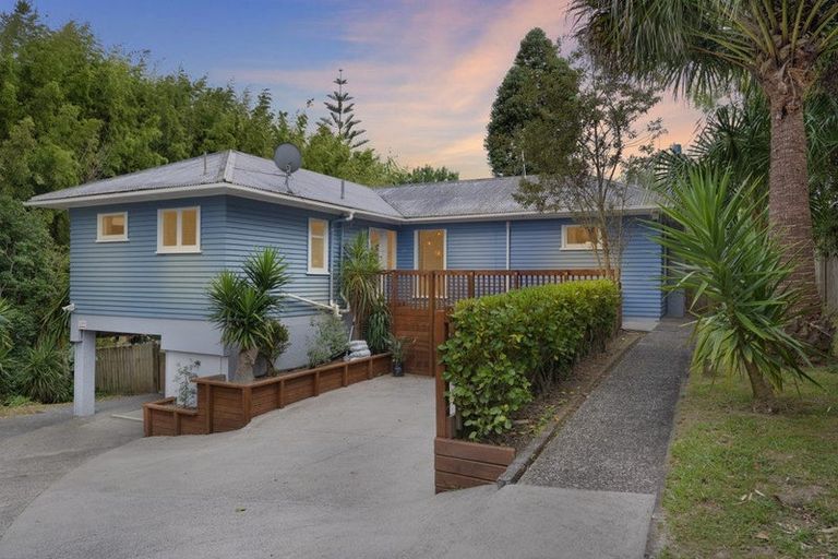Photo of property in 24 Kingdale Road, Henderson, Auckland, 0610
