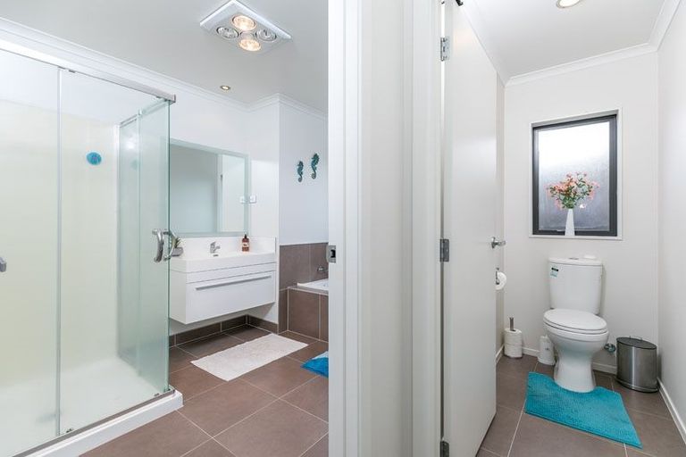 Photo of property in 28 Whitney Place, Rototuna North, Hamilton, 3210