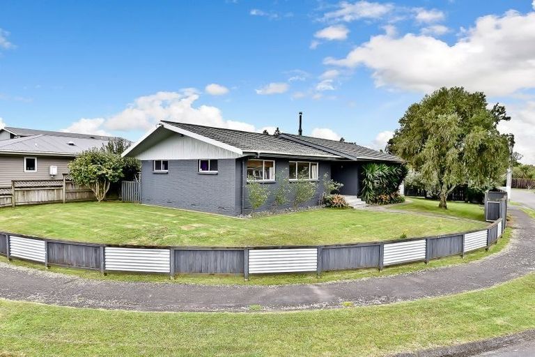 Photo of property in 1 Burwood Place, Silverdale, Hamilton, 3216