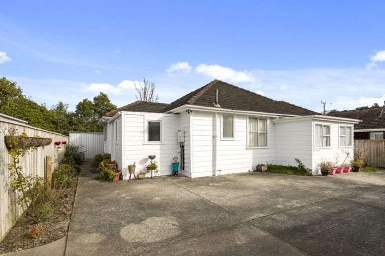Photo of property in 2/147 Stokes Valley, Stokes Valley, Lower Hutt, 5019