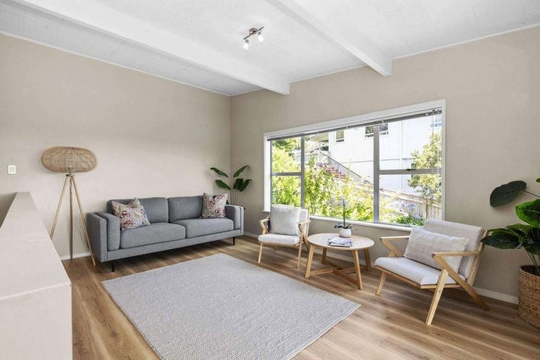 Photo of property in 31 Tauroa Road, Havelock North, 4130