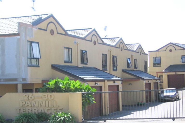 Photo of property in 4/26 Pannill Place, Oteha, Auckland, 0632