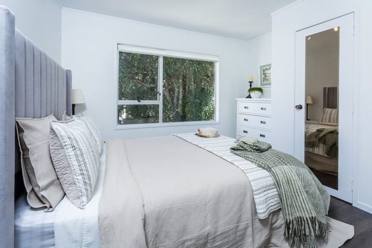 Photo of property in 1/40 Tree View Avenue, Glenfield, Auckland, 0629