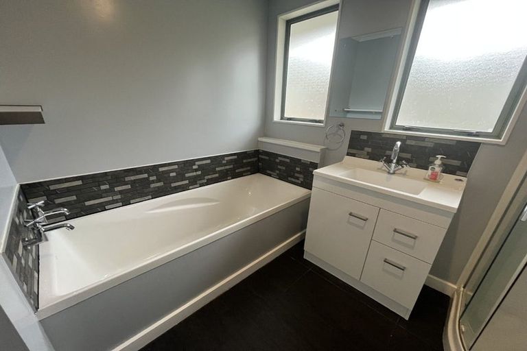 Photo of property in 6 Ribbonwood Terrace, Ranui, Porirua, 5024
