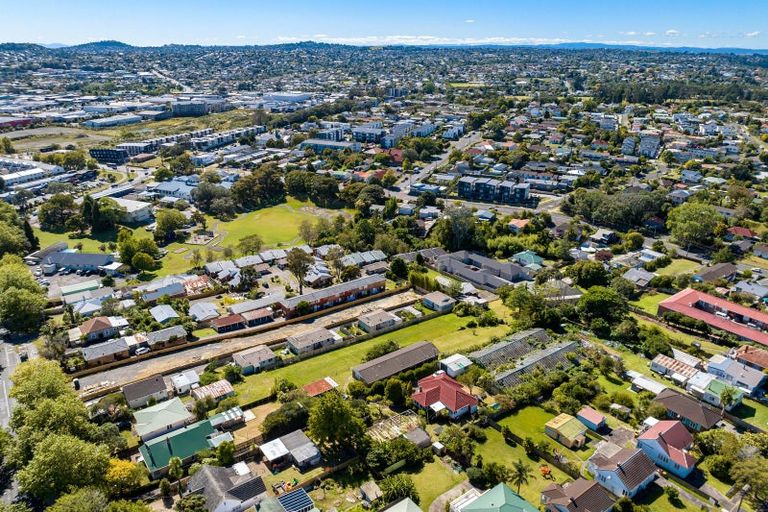 Photo of property in 30 Seabrook Avenue, New Lynn, Auckland, 0600