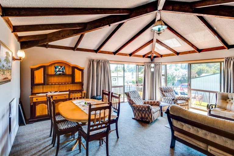 Photo of property in 208 Caroline Place, Mayfair, Hastings, 4122