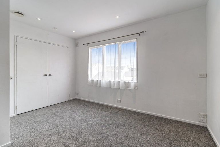 Photo of property in Lakeview Terrace, 17/14 Ambrico Place, New Lynn, Auckland, 0600