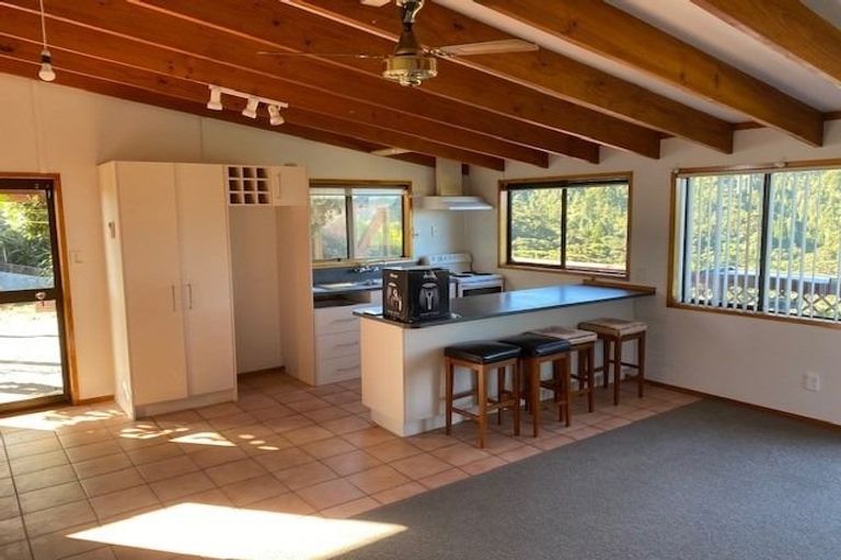 Photo of property in 6 Unity Road, Waitakere, Henderson, 0781