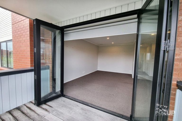 Photo of property in 4/17 Uku Lane, Hobsonville, Auckland, 0616