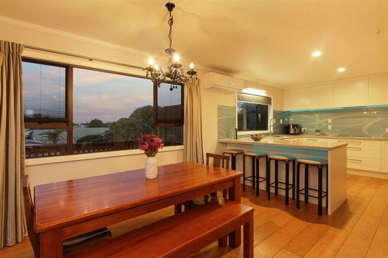 Photo of property in 5 Vela Place, Clarks Beach, 2122