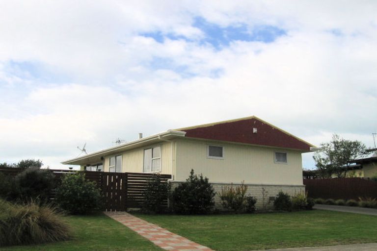 Photo of property in 15 Shortland Street, Tamatea, Napier, 4112