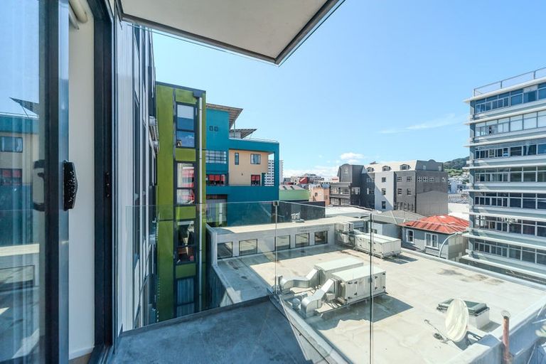 Photo of property in Dual Apartments, 406/142 Vivian Street, Te Aro, Wellington, 6011