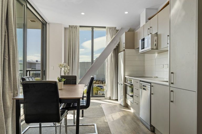 Photo of property in Wyndham Gardens Apartments, 30 Red Oaks Drive, Frankton, Queenstown, 9300