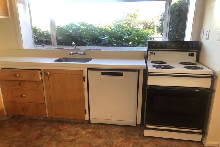 Photo of property in 18 Ilfracombe Place, Burnside, Christchurch, 8053