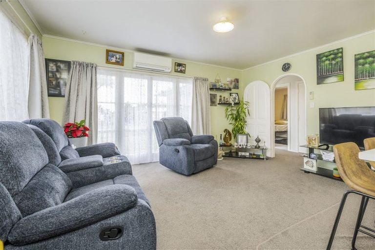 Photo of property in 12 Kerry Place, Papakura, 2110