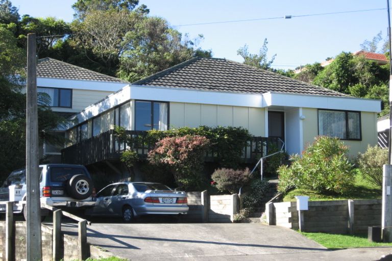 Photo of property in 7 Black Rock Road, Newlands, Wellington, 6037